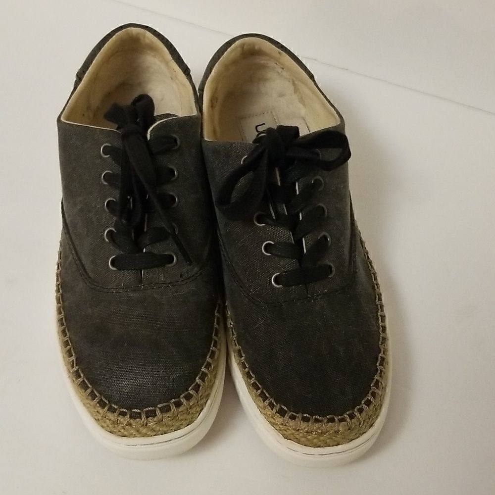 UGG Eyan ll dark grey canvas sneakers, size 9.